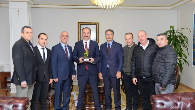 Vali Canalp, balık avcısı çıktı