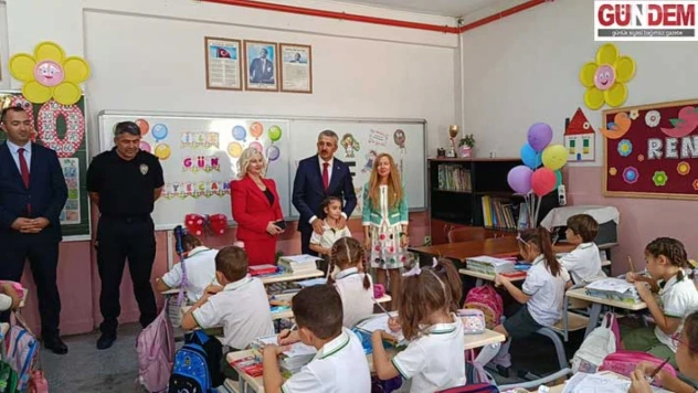Her öğrenciye fidan hediyesiyle yeni dönem başladı