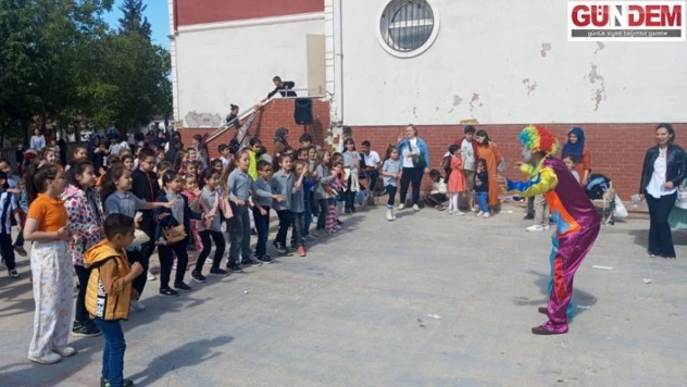 Kadripaşa öğrencileri kermeste doyasıya eğlendi