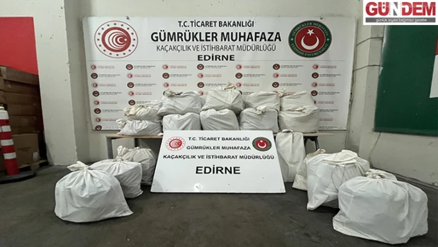 Kapıkule'de iki otomobilde 20 kilo 812 gram esrar ele geçirildi