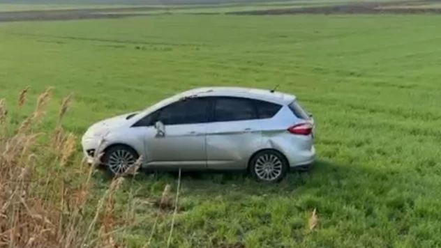Kontrolden çıkan otomobil tarlaya uçtu