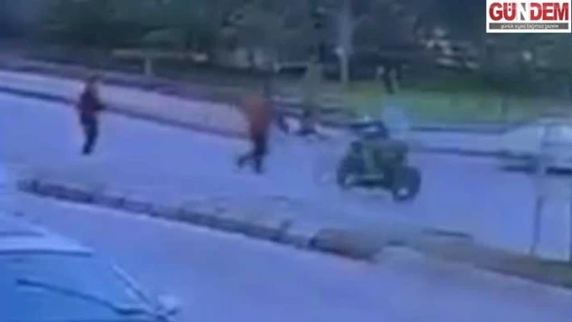 Motosikletin çarptığı dede ve torunu yaralandı