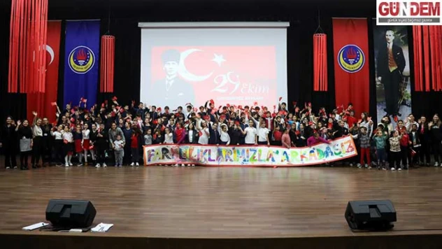 Öğrenciler Cumhuriyet'in 102'nci yılında bir araya geldi