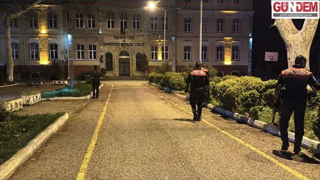 Okul bahçesinde bıçakla öldürülmüş halde bulundu