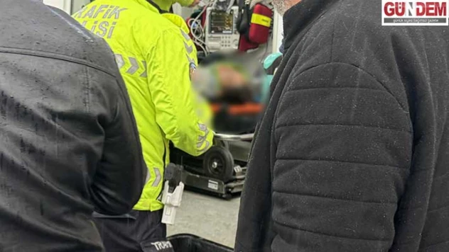 Otomobille çarpışan motosiklet sürücüsü yaralandı