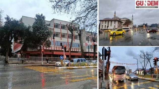 Sağanak yağış günlük yaşamı aksattı