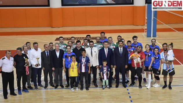 Şampiyona Kupasını, Vali Kırbıyık Verdi