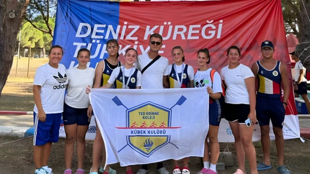 TED Edirne Koleji Kürek Kulübü sporcuları kente ikincilikle döndü