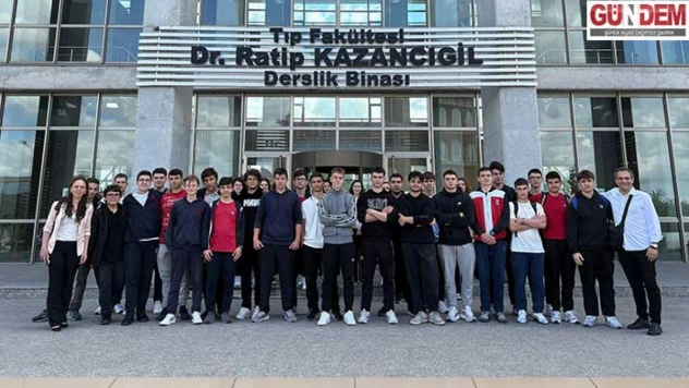 TED'li öğrenciler tıp eğitimi hakkında bilgi aldı