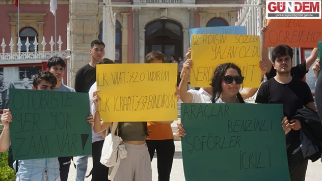 Üniversite öğrencilerinden toplu ulaşıma yapılan zamma tepki