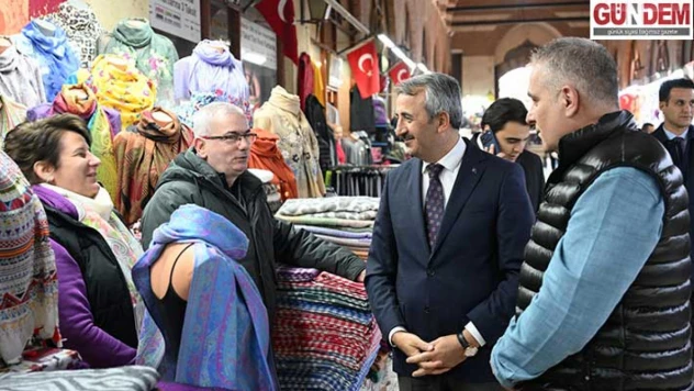Vali Sezer, tarihi çarşı esnafıyla bir araya geldi