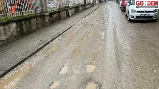 Yağışın Ardından Sokaklar Köstebek Yuvasına Döndü