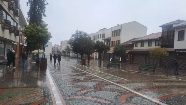 Yağmur engeli: Vatandaşlar tentelere sığındı