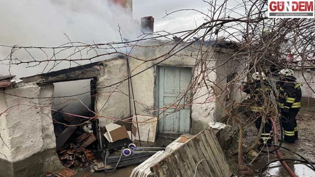 Yangın nedeniyle depoda hasar meydana geldi