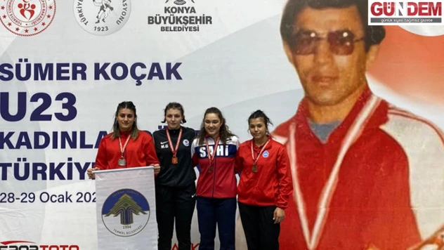 Yaşı tutmadığı için doktor raporuyla katıldığı Türkiye Güreş Şampiyonası'nda üçüncü oldu