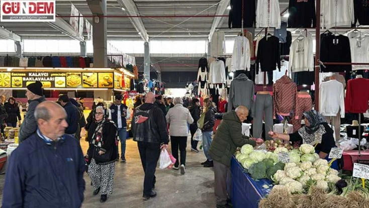 Cumartesi Pazarı’nda alışveriş yoğunluğu dikkat çekti