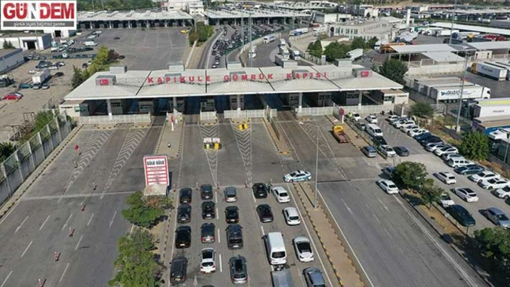 Kapıkule’den 1 günde 3 bin 442 ticari araç geçiş yaptı