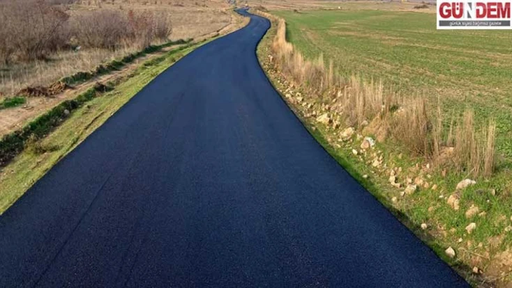 Köy yollarında sıcak asfalt çalışmaları sürüyor