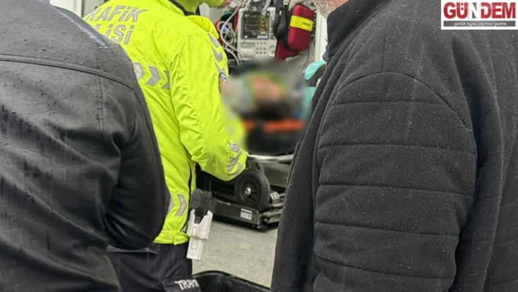 Otomobille çarpışan motosiklet sürücüsü yaralandı