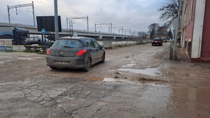 Tonlarca su yol boyunca boşa aktı