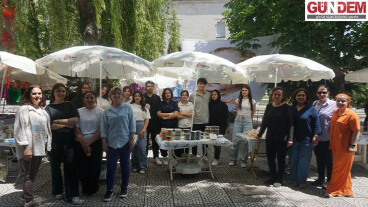 1. Murat Anadolu Lisesi yılsonu kermesi düzenledi