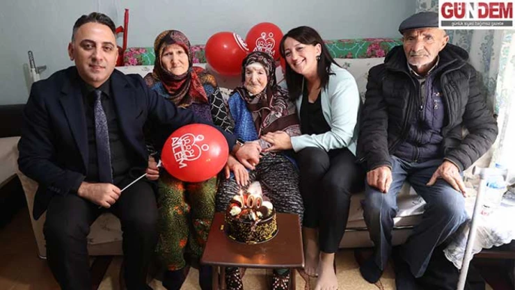 100. yaşına giren kadına sürpriz doğum günü