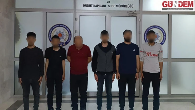5 düzensiz göçmen yakalandı, 2 göçmen kaçakçısı tutuklandı