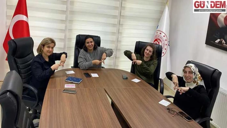 Aile yılı kapsamında işitme engellilerle iletişim eğitimi düzenlendi