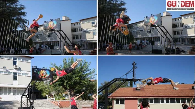 Akrobat basketbolcuların smaç şovu ilgiyle izlendi