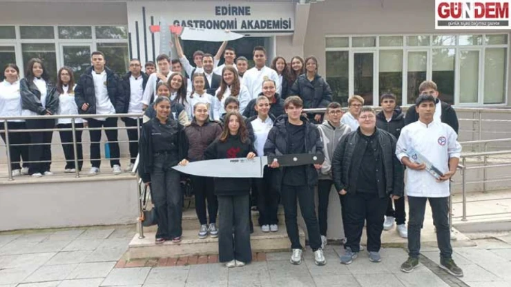 Aşçılık öğrencilerine eğitim