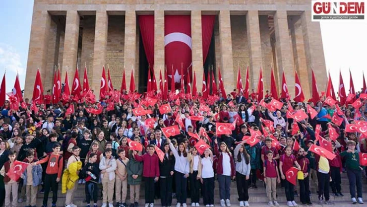 Bakan Tekin, Öğrencilerle Anıtkabir'de