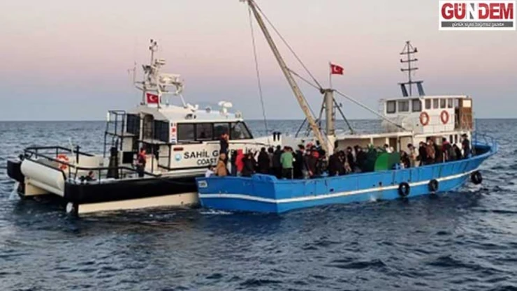 Balıkçı teknesinde 92 düzensiz göçmen yakalandı