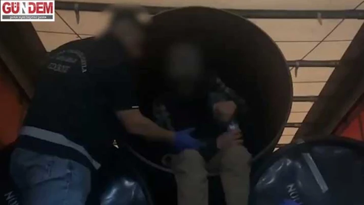 Boruların içerisinde yurt dışına kaçacakken yakalandılar