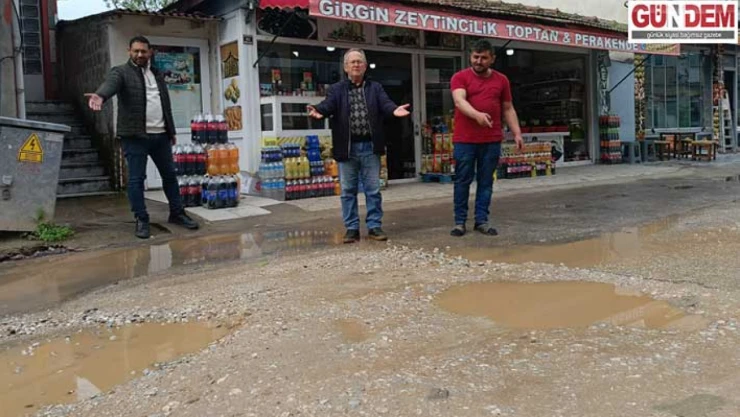 Bostanpazarı'nda yol çilesi: Yağmur yağınca göl oluyor!
