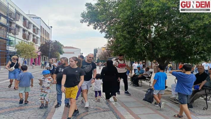 Bunaltıcı Sıcaklar Son Buldu, Edirneliler Cadde ve Parklara Akın Etti