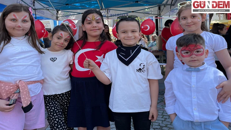 Cadde ve sokaklarda 23 Nisan sevinci