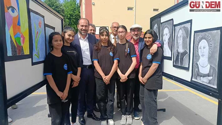 Cumhuriyet Ortaokulu öğrencilerinden renkli sergi