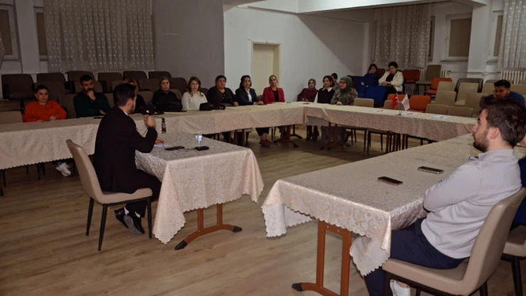 'Değerler Eğitiminde Ailenin Önemi'  söyleşisine yoğun katılım