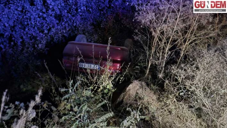 Devrilen otomobilin sürücüsü yaralandı