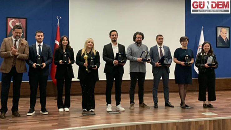 Edirne Barosunu temsil eden stajyer avukatlara plaket verildi
