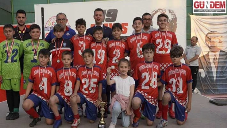 Edirne Birlik Spor Kulübü kupa ile döndü