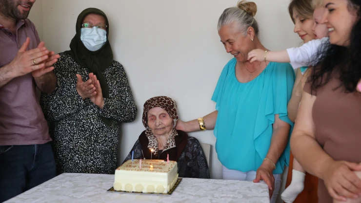 Edirne'de 100. yaşına giren kadına doğum günü kutlaması