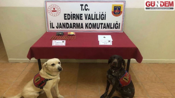 Edirne'de araçta yapılan aramada uyuşturucu madde ele geçirildi