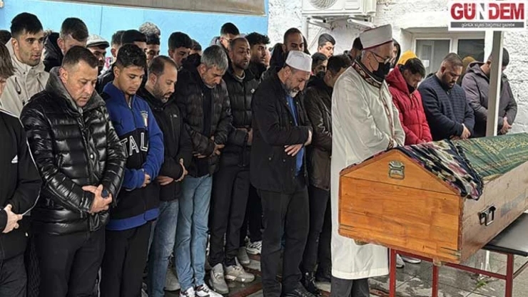Edirne'de bıçakla öldürülen 15 yaşındaki kızın cenazesi toprağa verildi