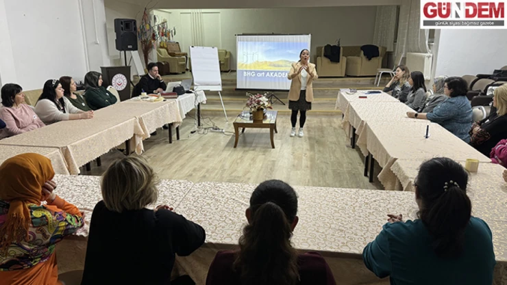 Edirne'de çocuk evleri sitesinin bakıcı annelerine yönelik eğitim
