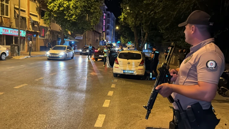 Edirne'de polis ve il göç idaresi ekipleri ortak denetim yaptı