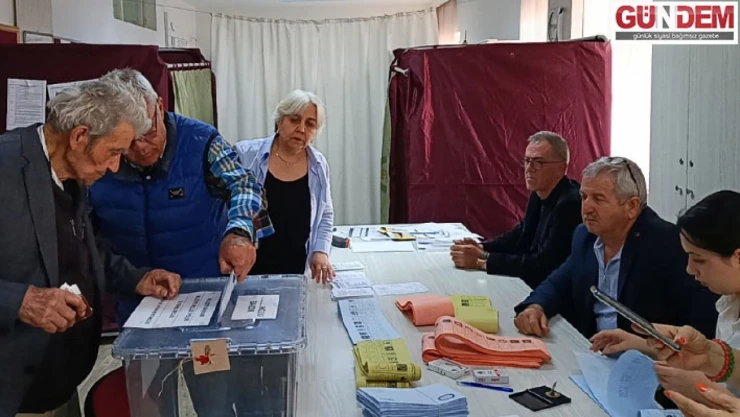 Edirne'de seçmen oyunu kullanıyor