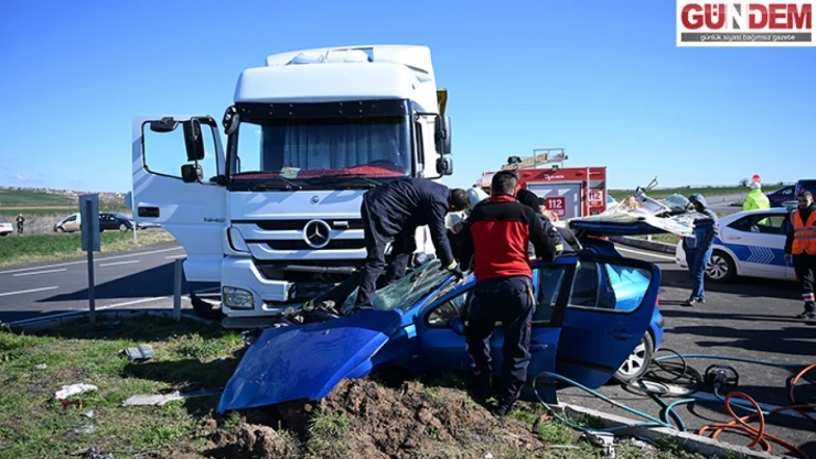 Edirne'de tırla otomobilin çarpıştığı kazada 2 kişi yaralandı