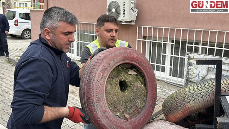 Edirne'de trafik akışını engelleyen yol kenarlarındaki malzemeler toplandı