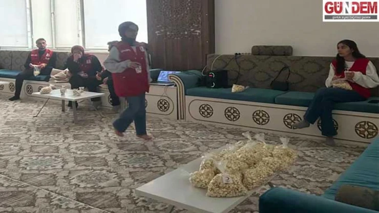 Edirne Genç Kızılay, Liseli Gönüllülerle Film Günü Etkinliğinde Buluştu